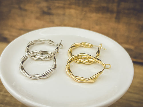 The Everyday Hoop Twist - Gold or Silver