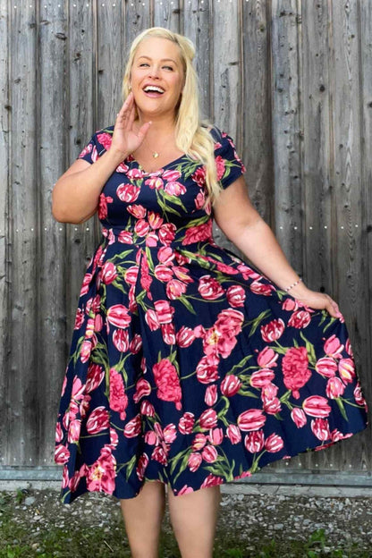 Lily Short Sleeved 50s Pleated Dress in Navy Tulip